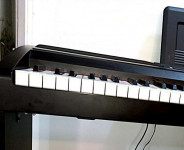 پیانو دیجیتال کرگ سه پداله dx170 دست دوم