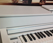 پیانو یاماها دجیتال رنگ سفید مدل سی ال پی 635 دست دوم