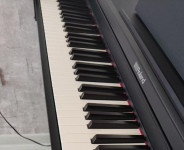 پیانو Roland RP102 در حد نو دست دوم